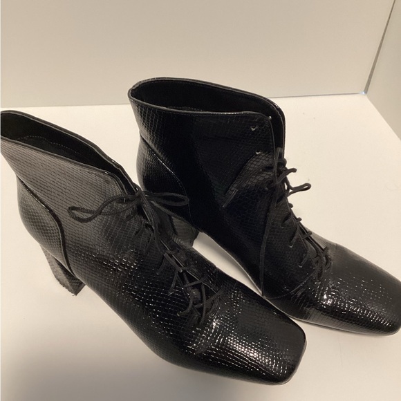 Black ankle boots by Zata Selection with a 2.5" heel-women’s size 8 - Picture 3 of 7